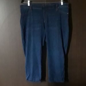 Plus Size Cuff Leg Capri Jeggings